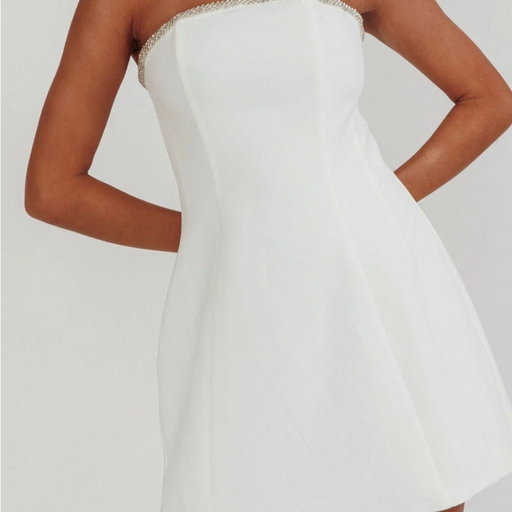 Selfie Leslie White Strapless Mini Dress
